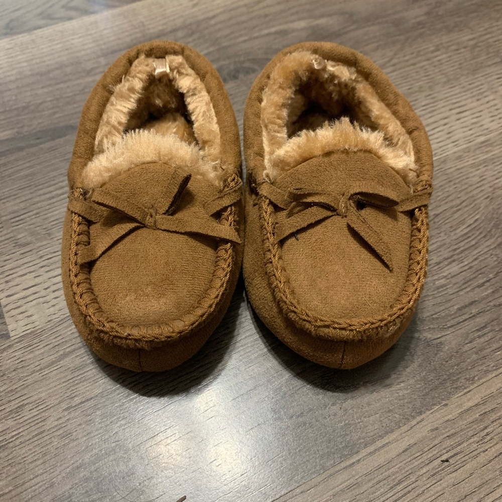 Soft moccasin slippers size 4/5